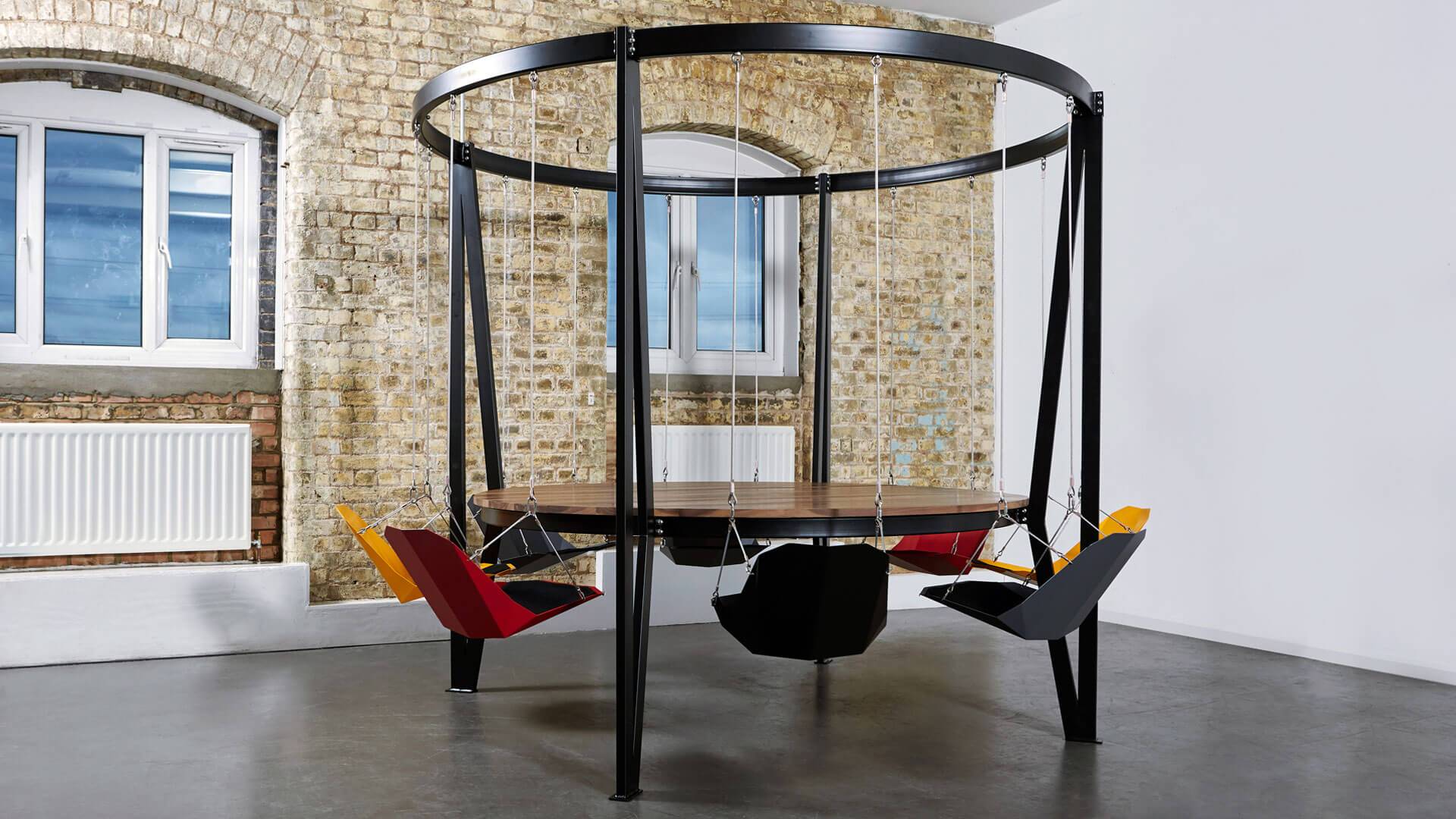 The King Arthur, Round Swing Table