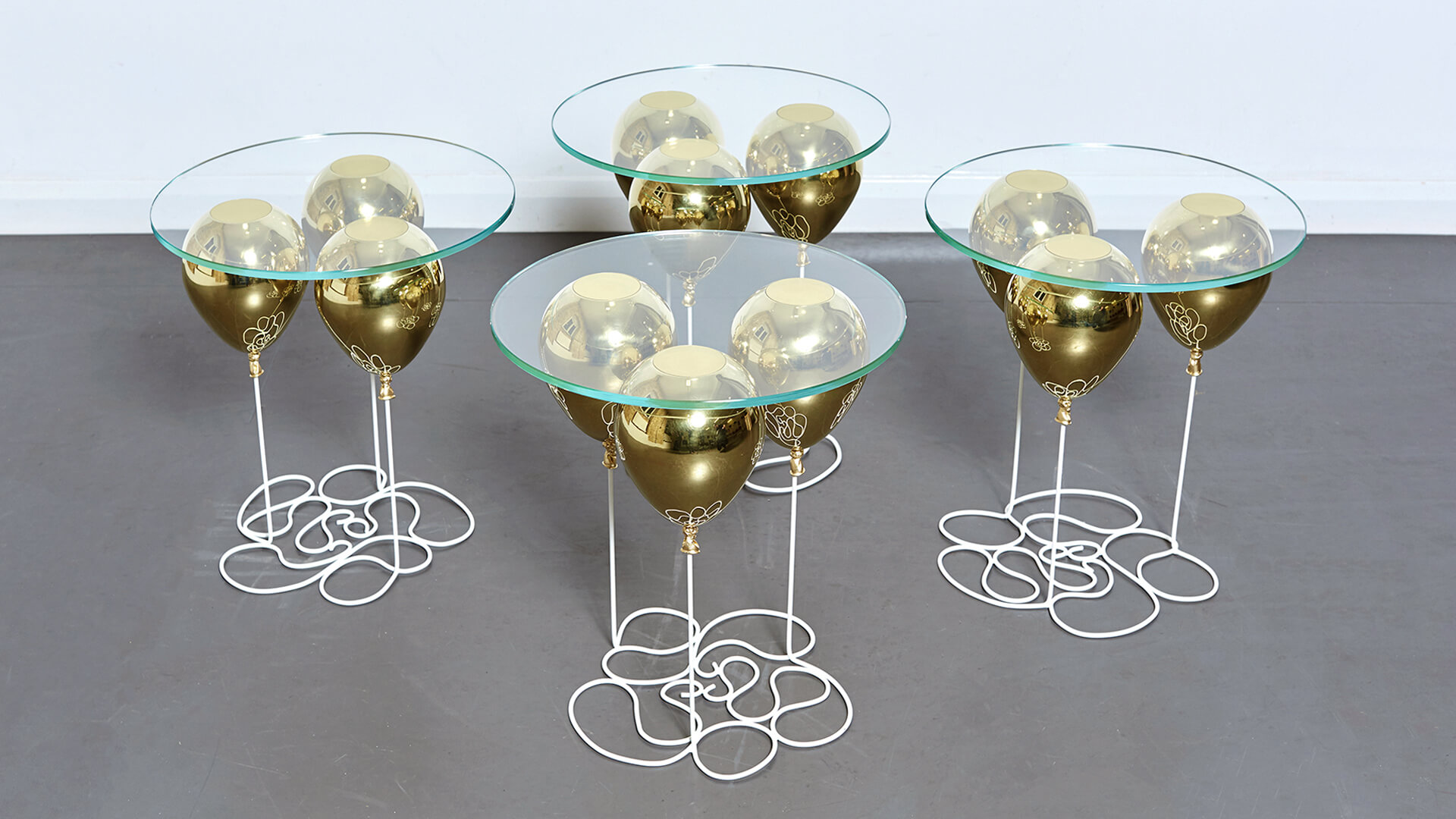 Balloon Sidetable Carousel Image 02