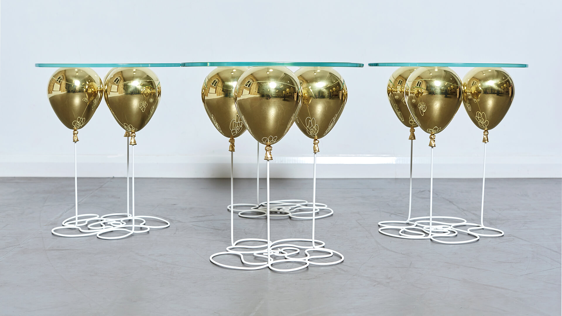 Balloon Sidetable Carousel Image 03